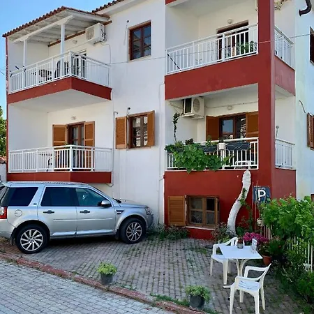 M&m Apartmanhotel Políhrono